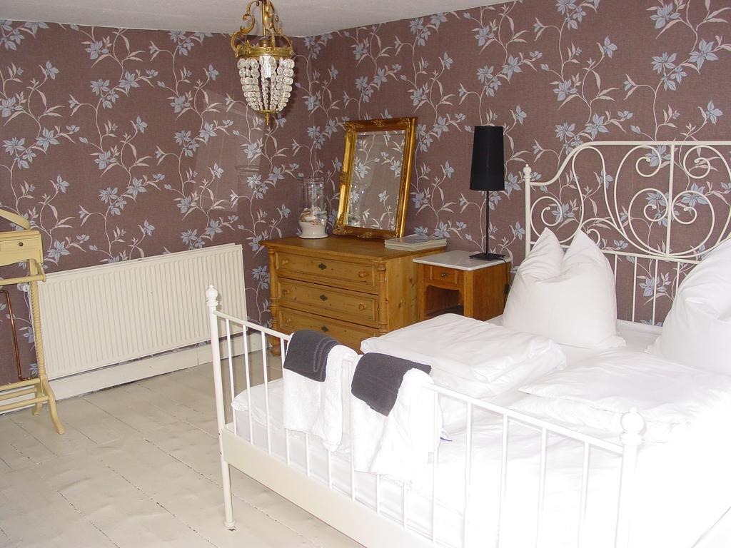 Robert'S Bed & Breakfast Helmarshausen Exterior foto