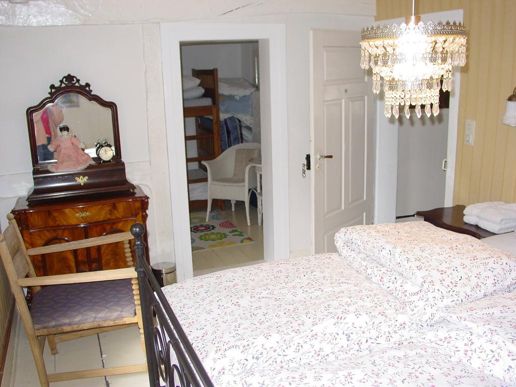 Robert'S Bed & Breakfast Helmarshausen Exterior foto